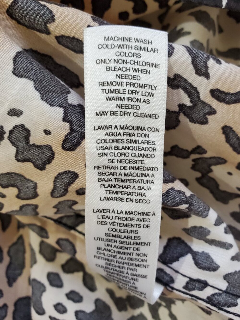 Chico's No-Iron Leopard Print Tie Front Blouse Size 1 (8) - Picture 8 of 8